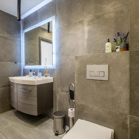 Arcadia Apartment, Park And Parking Апартамент