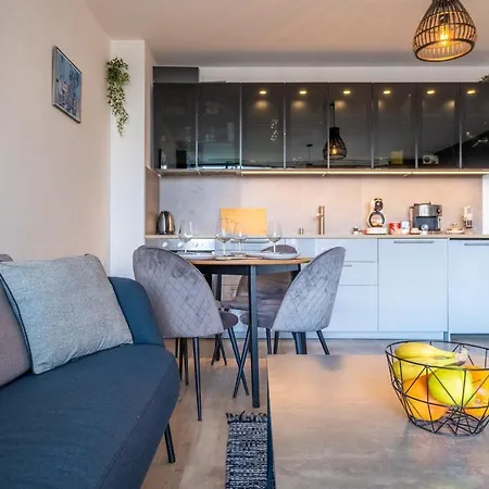 Arcadia Apartment, Park And Parking *